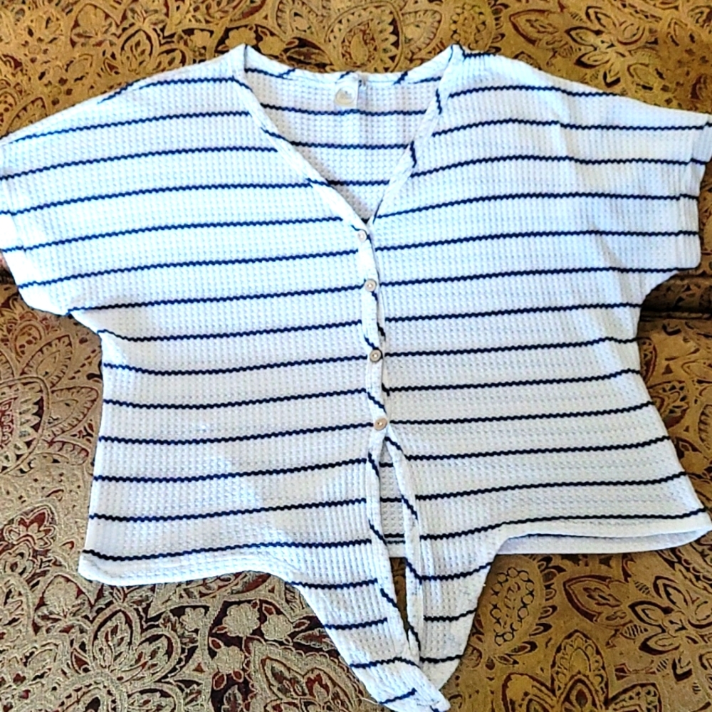 Paper Crane.White Striped Waffle Textured. Short Sleeve. Tie Front Top.Size L